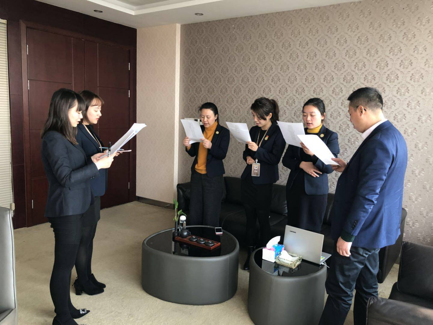 做彼此的好运天使,来一场交换礼物的冒险吧